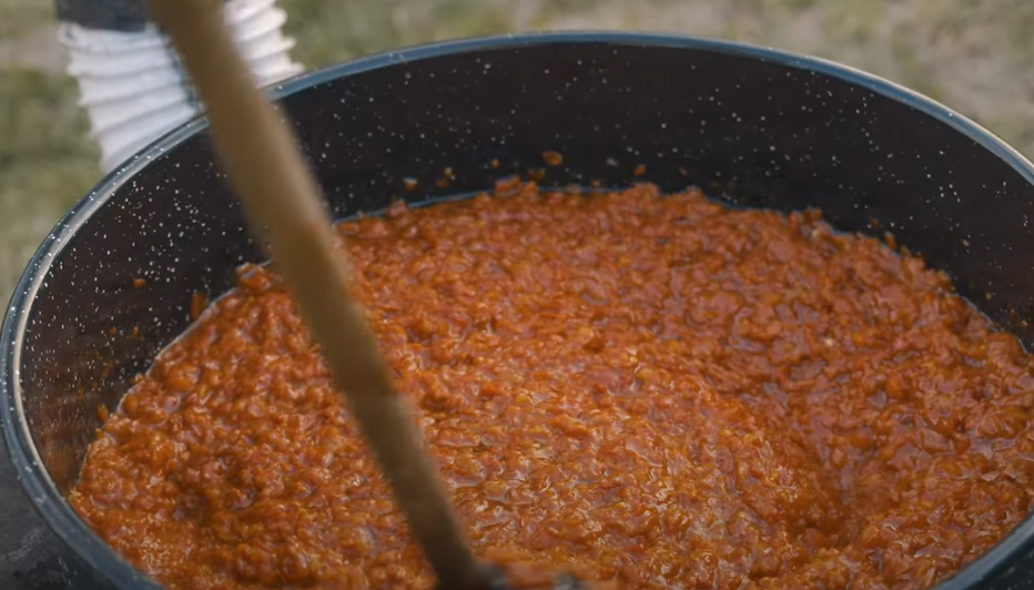 Miris pečenih paprika širi se selima i gradovima – počele pripreme za ajvar